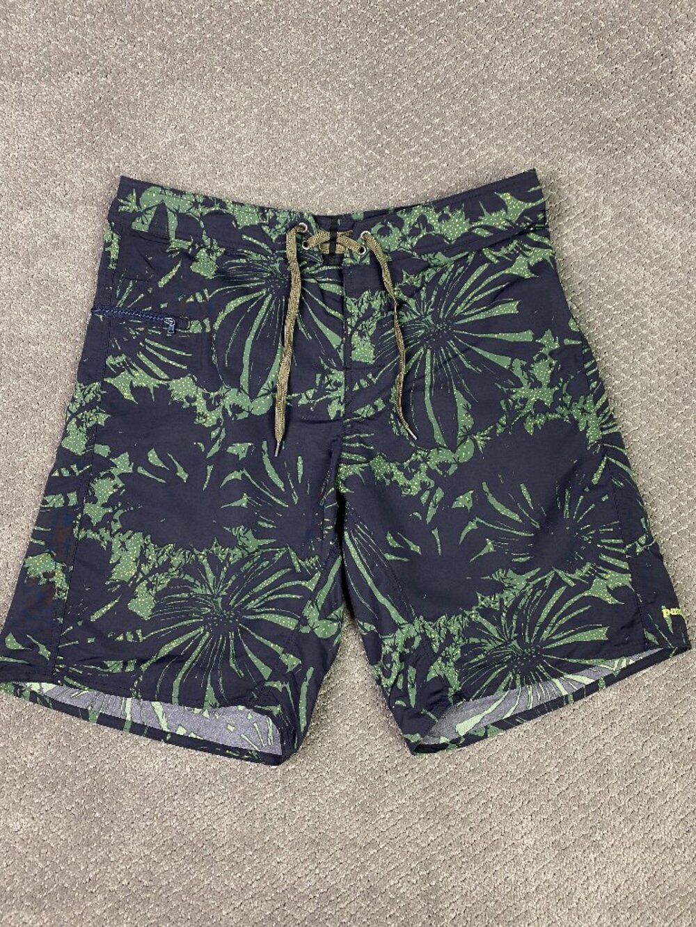 Patagonia Board Shorts Boardshorts Men's 34 Black Green Wavefarer Swim Trunks